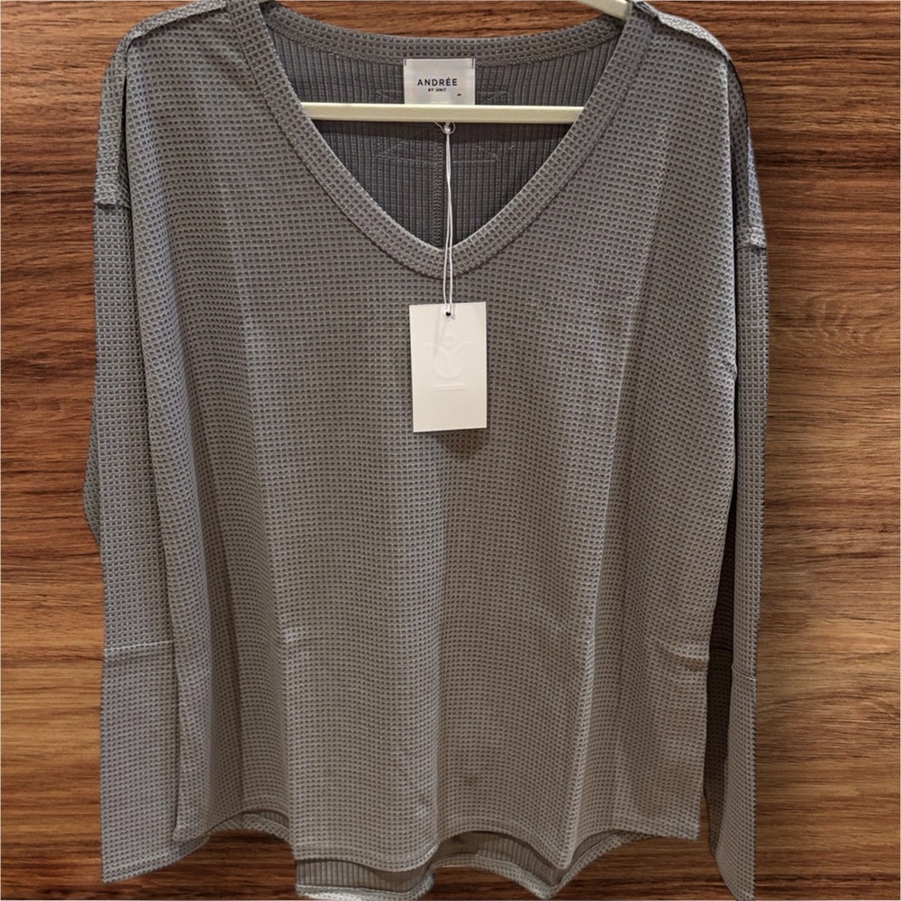 ANDREE BY UNIT Gray Long Sleeve Waffle Knit Top